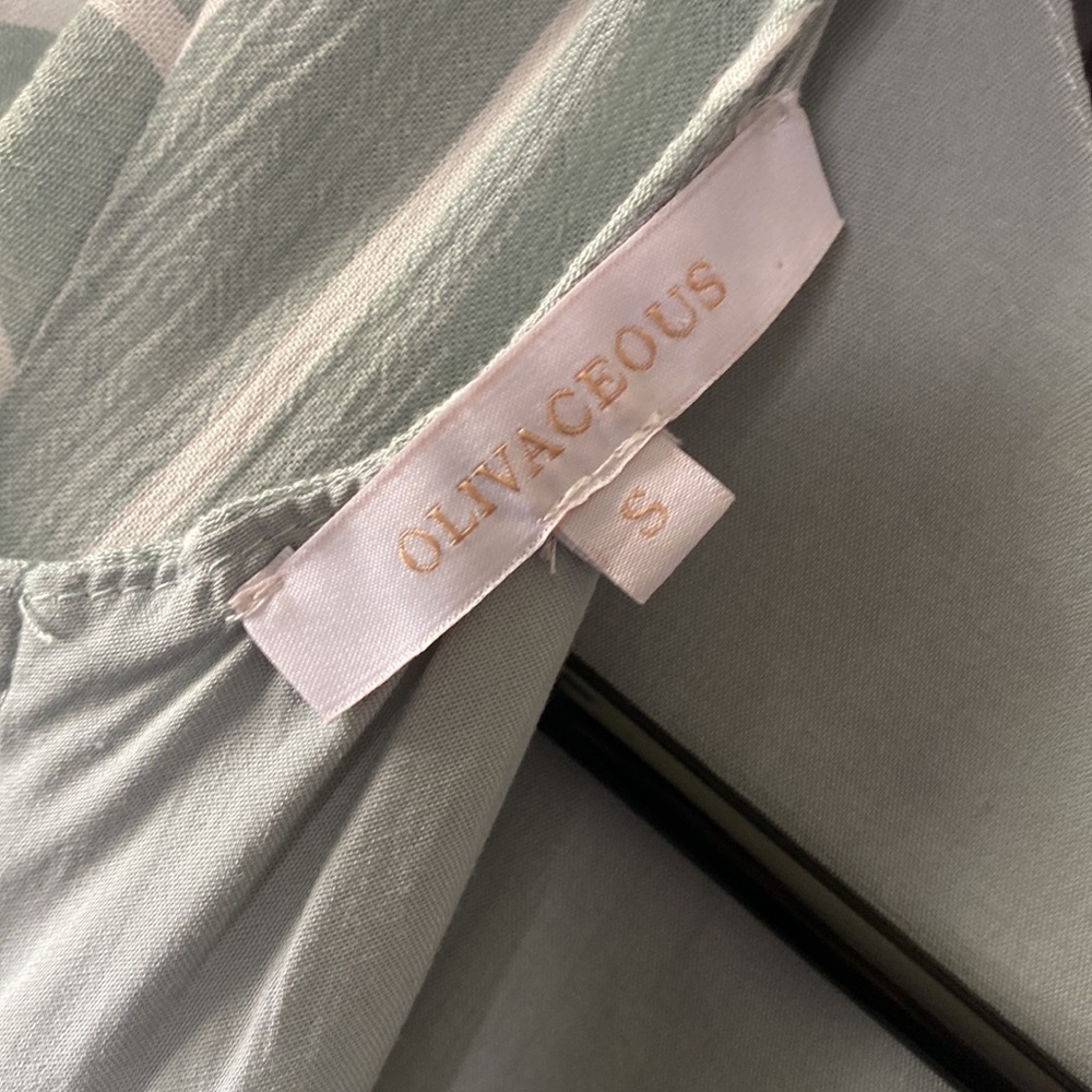 Matching crop top with skirt outfit - Picture 7 of 8